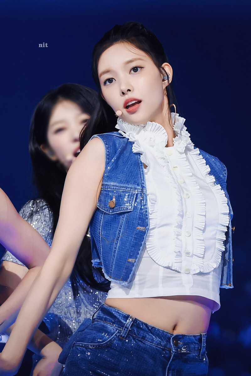 240602 ILLIT Yunah at K-Wave Concert Inkigayo documents 1