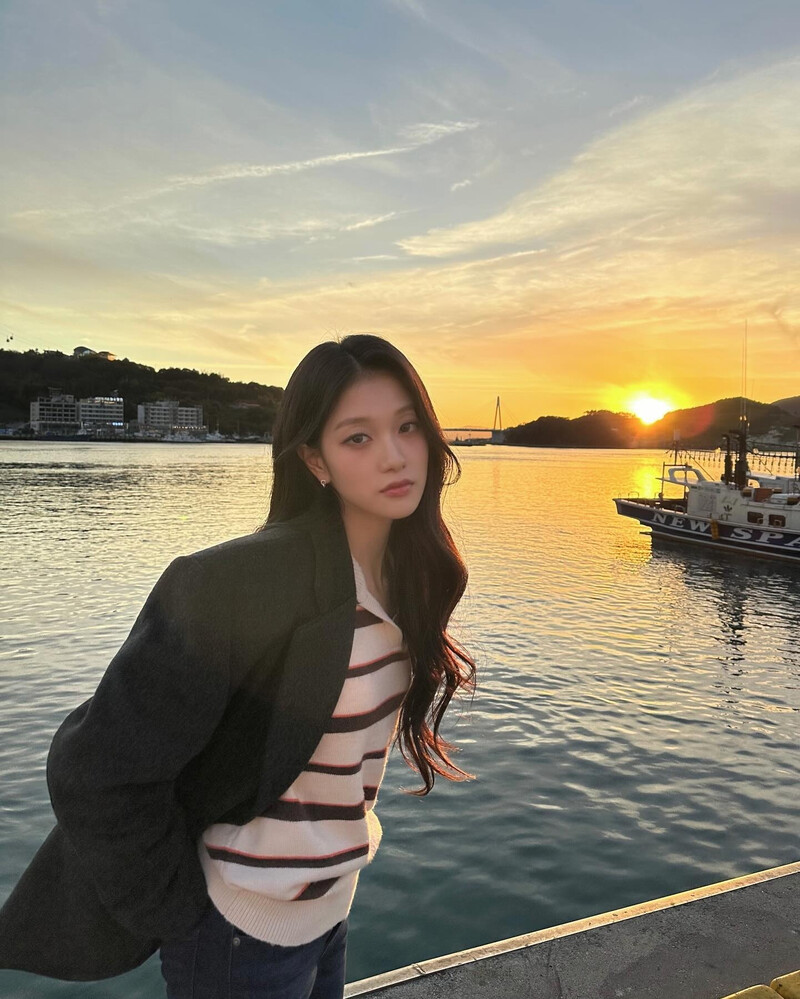 241119 fromis_9 Seoyeon Instagram Update documents 2