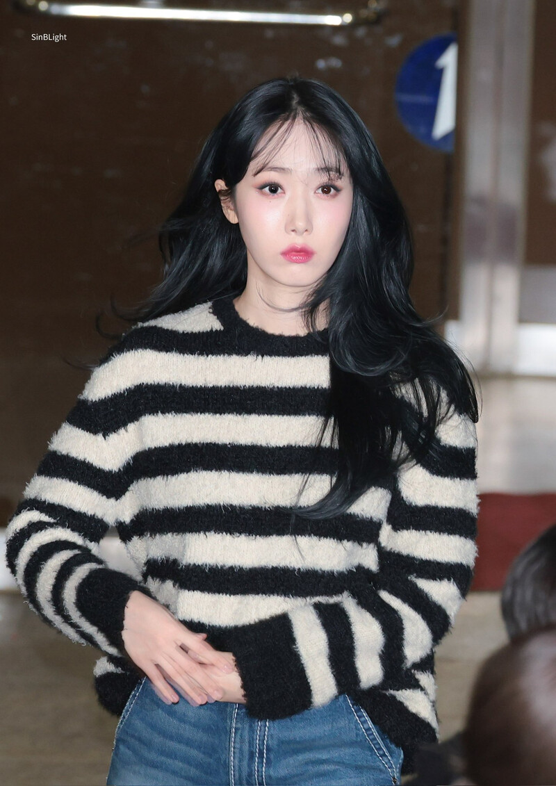 230203 VIVIZ SinB - SoundWave Fansign documents 7