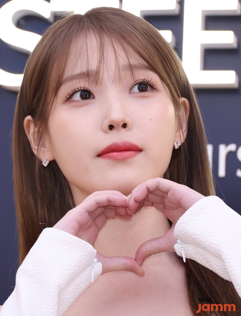 240201 IU -  Estée Lauder Pop-up Event documents 3