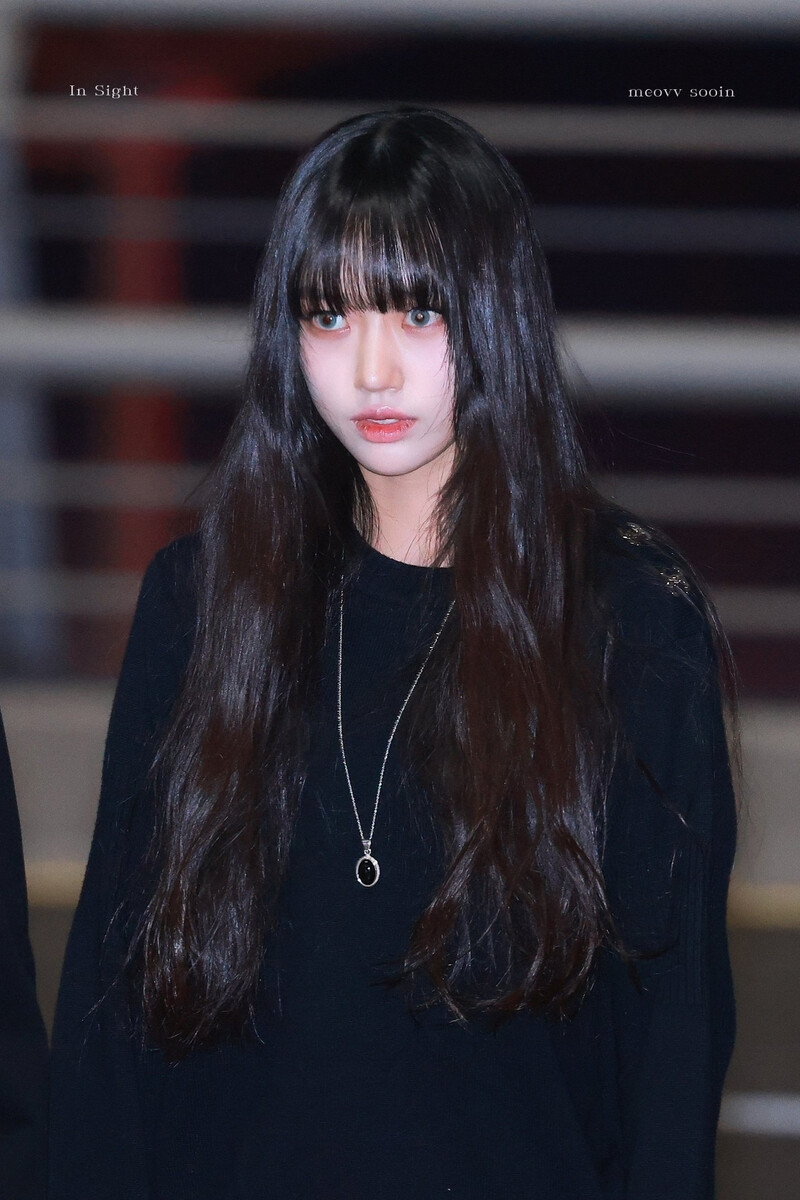 241119 MEOVV Sooin at Incheon International Airport documents 10