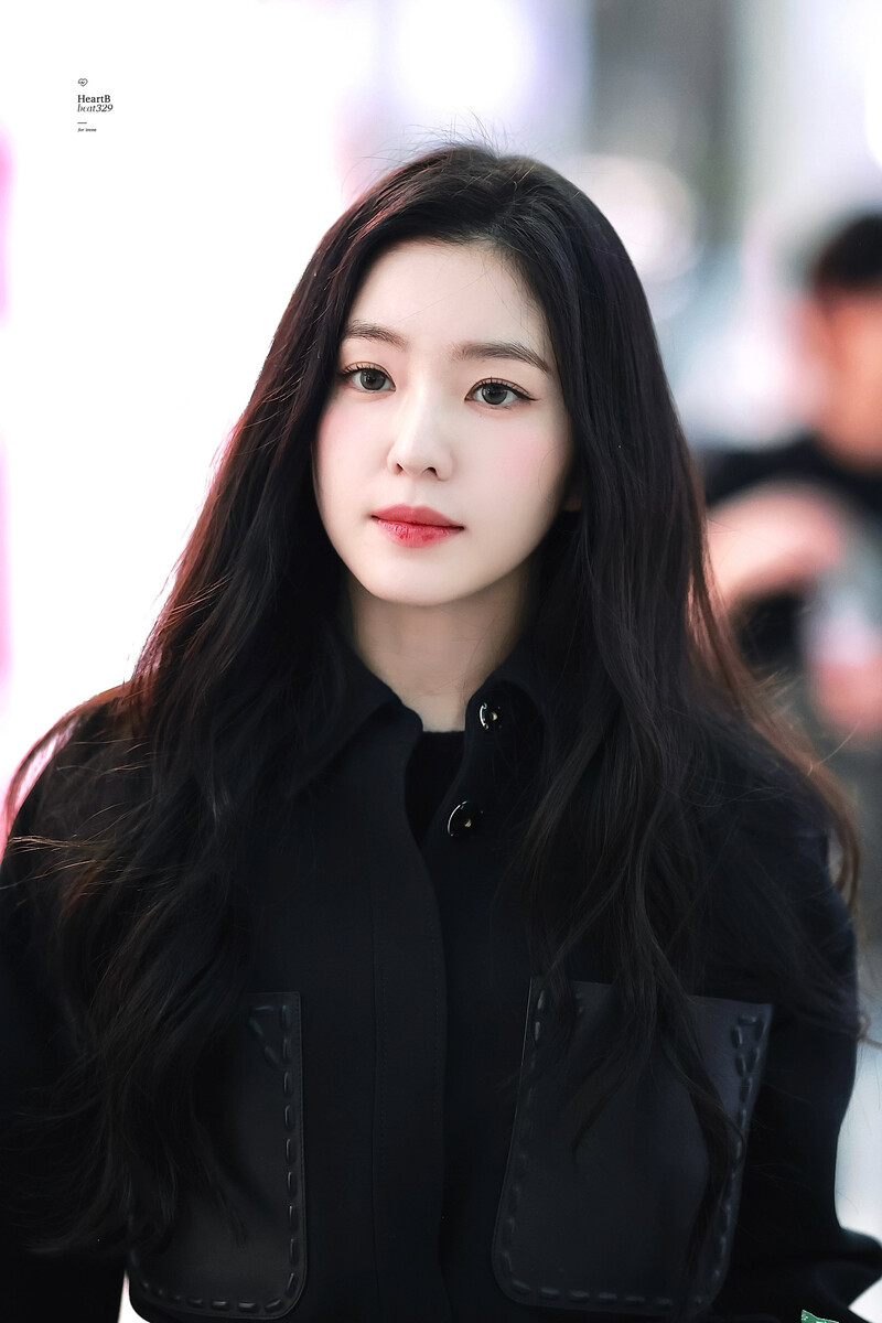 241227 Red Velvet Irene at Incheon Airport documents 10