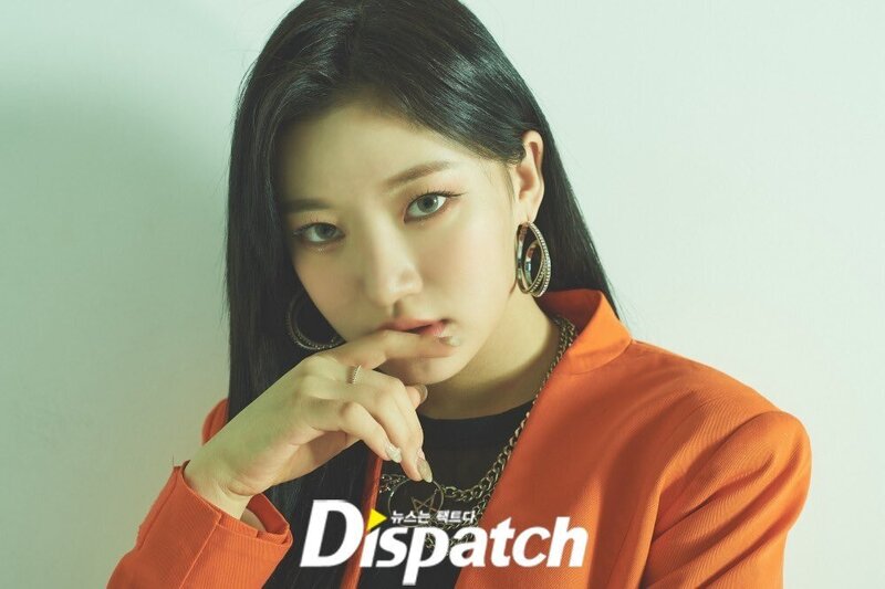 220225 Billlie Siyoon - 'Visual Fantasy' Photoshoot by Dispatch documents 4