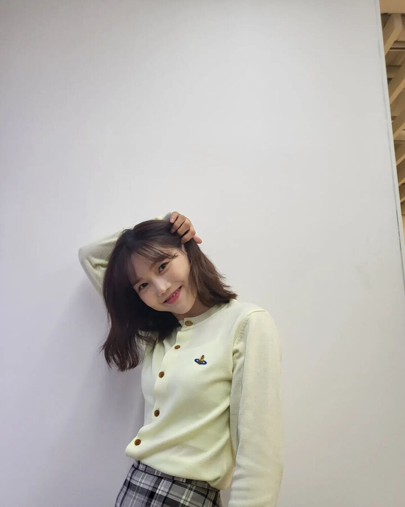 221014 OH MY GIRL Hyojung Instagram Update documents 6