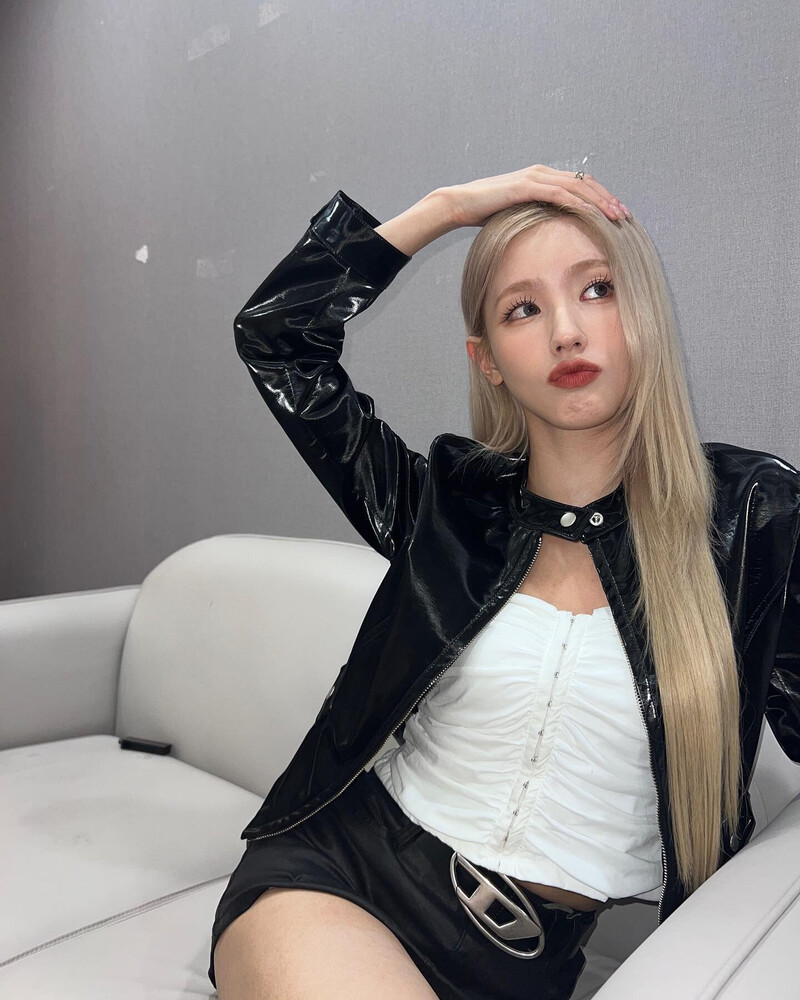 221015 (G)I-DLE Miyeon Instagram Update documents 2