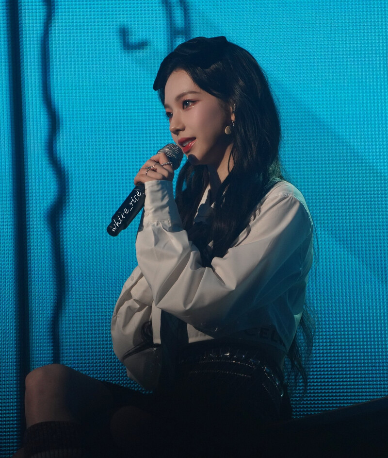 230226 aespa Karina - 1st Concert 'SYNK : HYPER LINE' at Seoul Day 2 documents 5