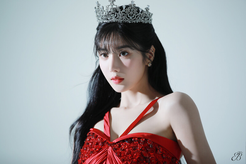 230930 Woollim Naver Post - KWON EUN BI - 'QUEEN' Concert Photoshoot Behind documents 9