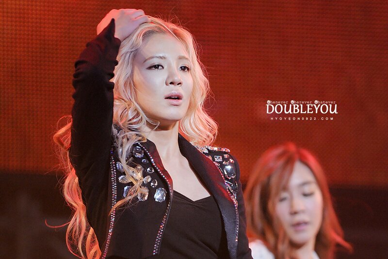 121021 Girls' Generation Hyoyeon at GS& Concert | kpopping