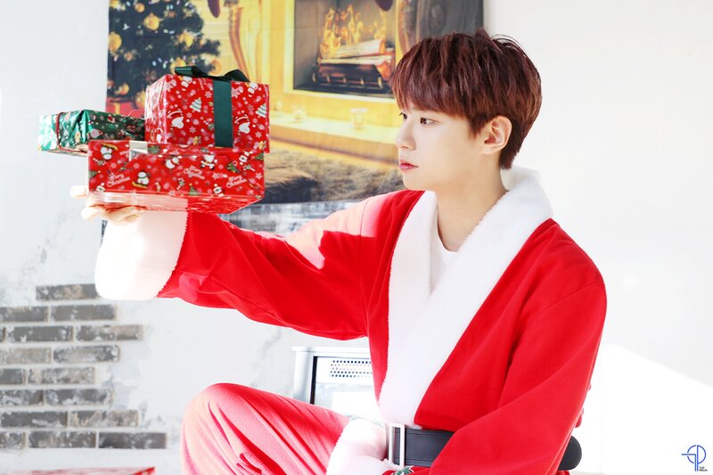 211225 - Naver - Bang All Night Christmas Version Behind Photos documents 3