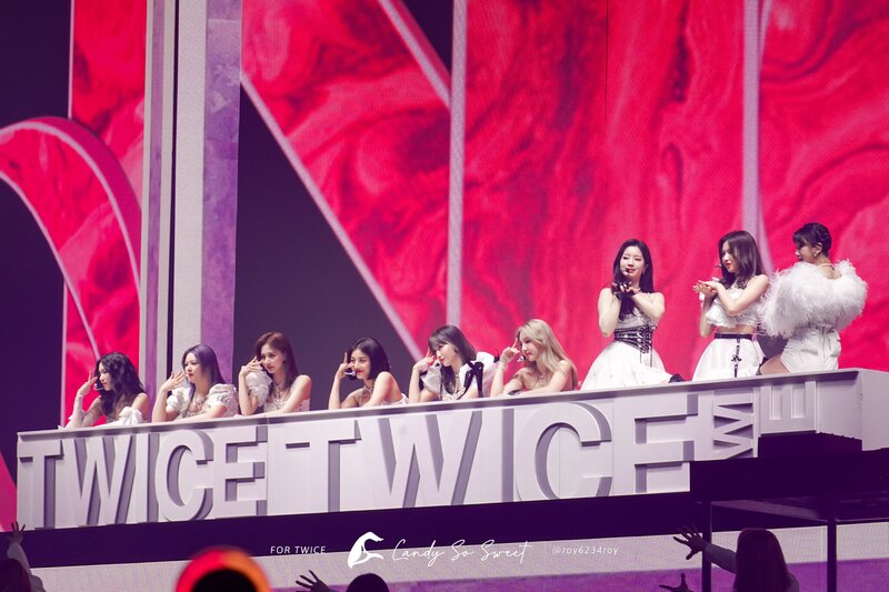 220514 TWICE - 4th World Tour ‘Ⅲ’ Encore in Los Angeles Day 1 documents 6
