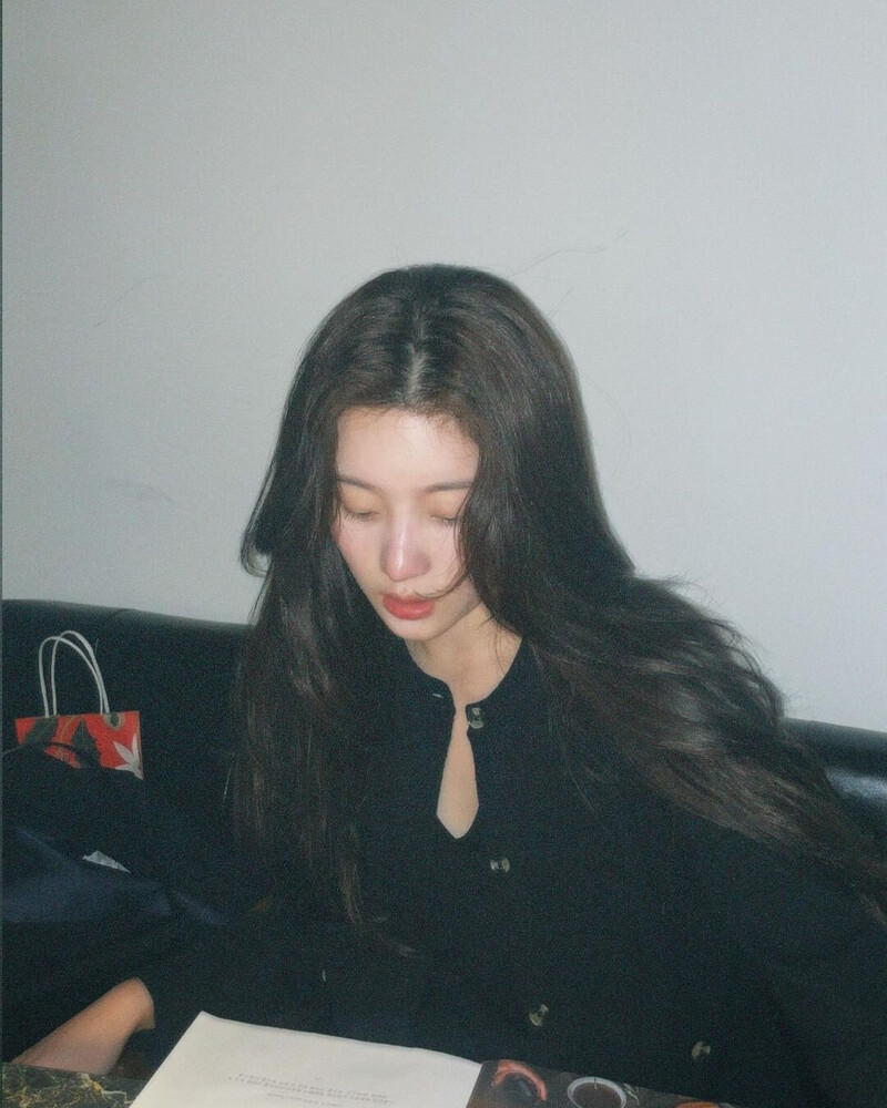 230527 Chaeyeon Instagram Update documents 3