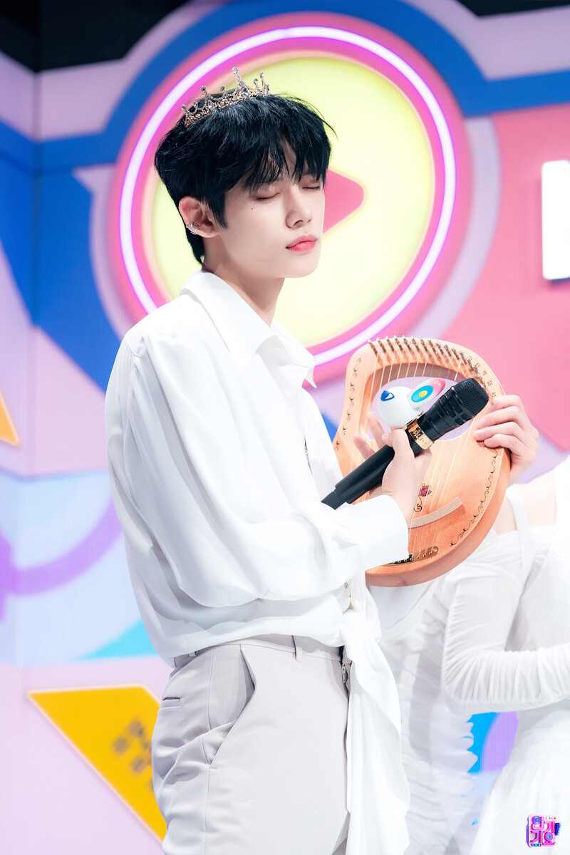 231029 MC Yeonjun at Inkigayo documents 3