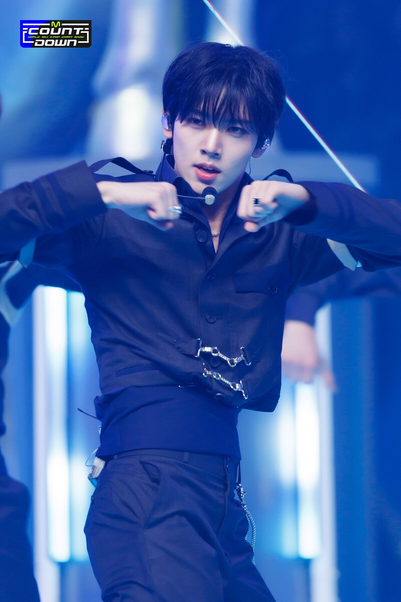 231109 ZEROBASEONE Yu Jin - "Crush" and "Melting Point" at M Countdown documents 1