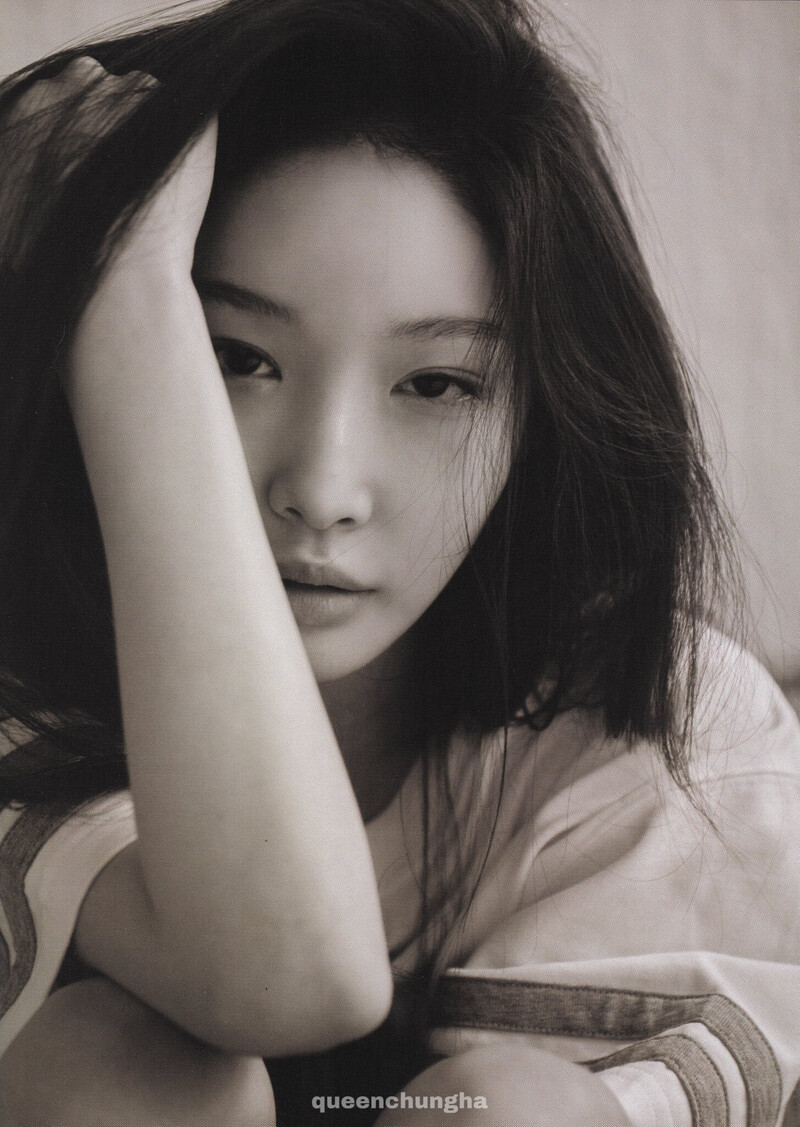 Chungha 'Bare & Rare' Photobook Scans documents 5