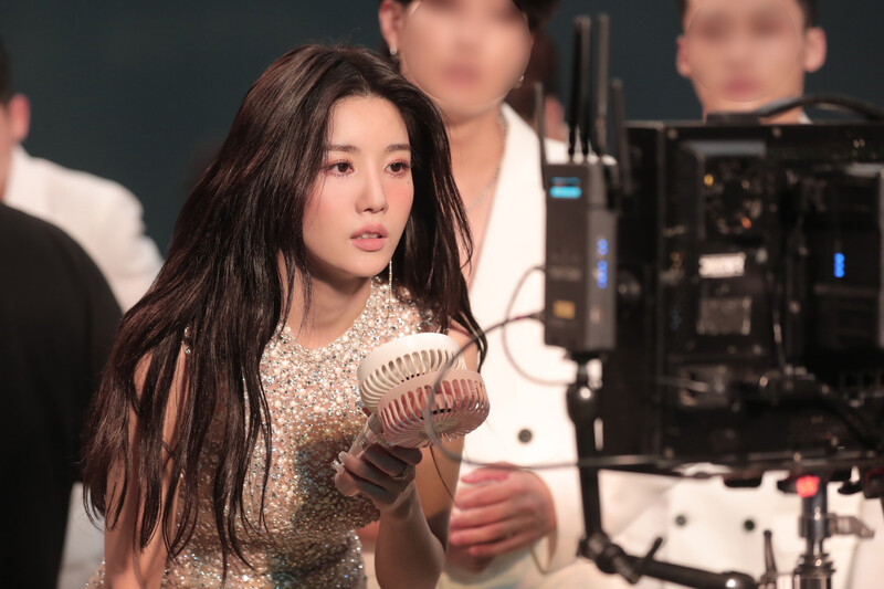 210824 Kwon Eunbi 'Door' MV Shoot by Melon documents 8