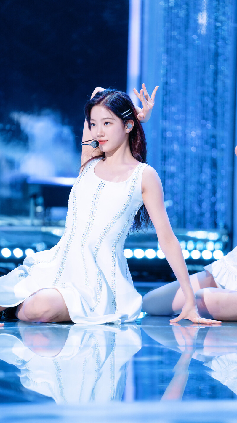 220508 LE SSERAFIM Kazuha - 'FEARLESS' at Inkigayo documents 14