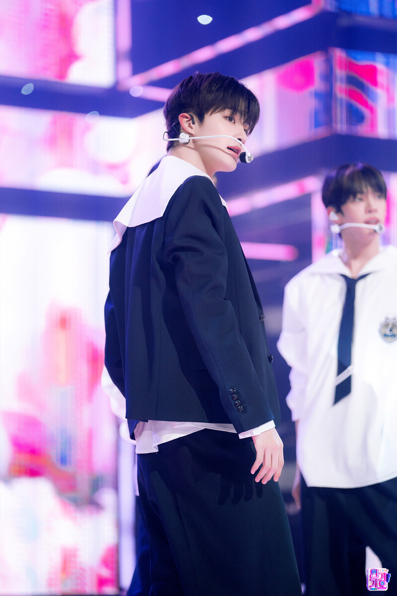 240218 TWS Jihoon - 'Plot Twist' at Inkigayo documents 3