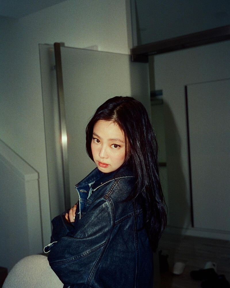 241119 JENNIE Instagram Update documents 10