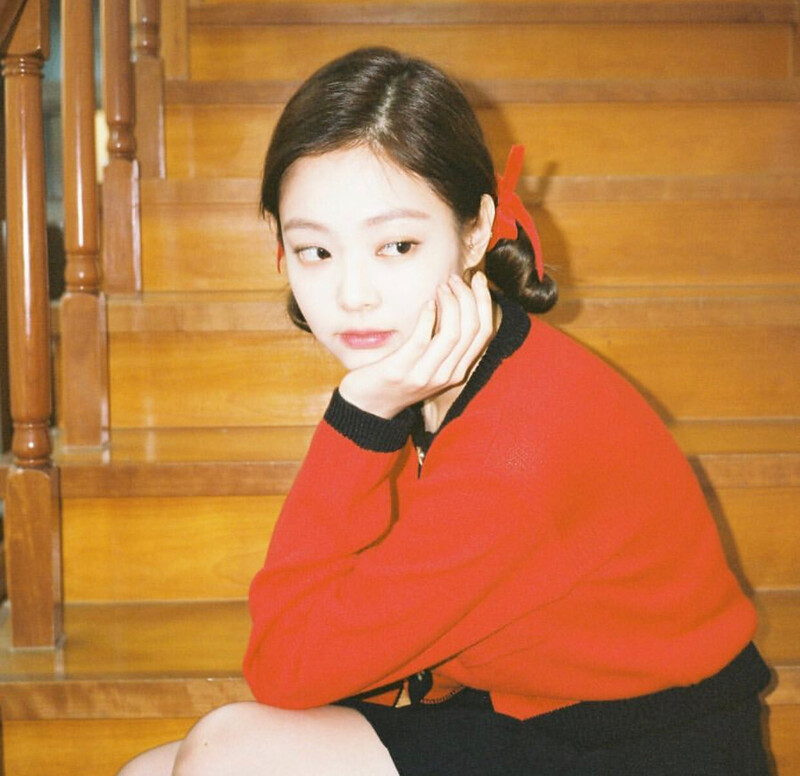 191225 JENNIE INSTAGRAM UPDATE WITH LISA documents 1