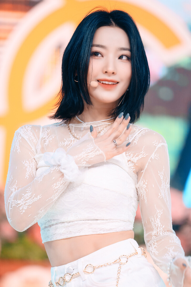 220123 fromis_9 Saerom - 'DM' at Inkigayo documents 20
