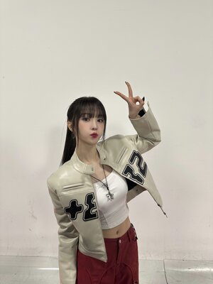 231228 WOOAH sns update with NANA