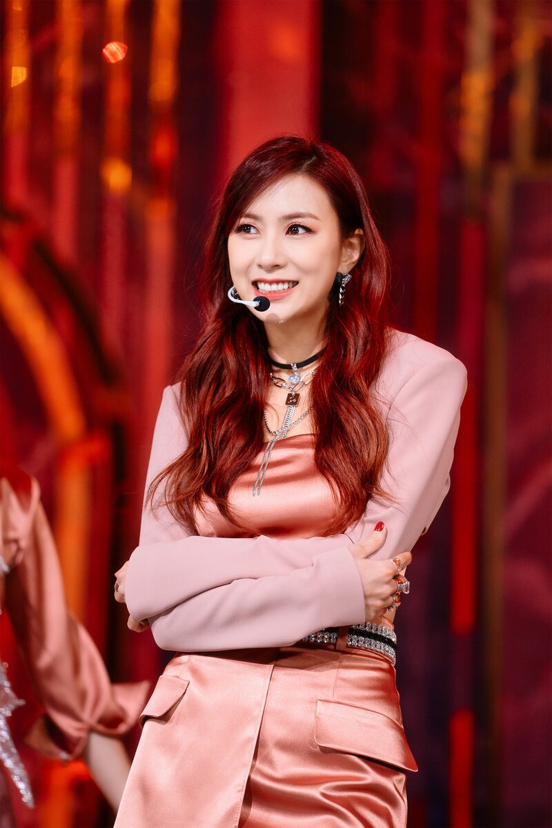 220220 Apink Hayoung - 'Dilemma' at Inkigayo documents 18