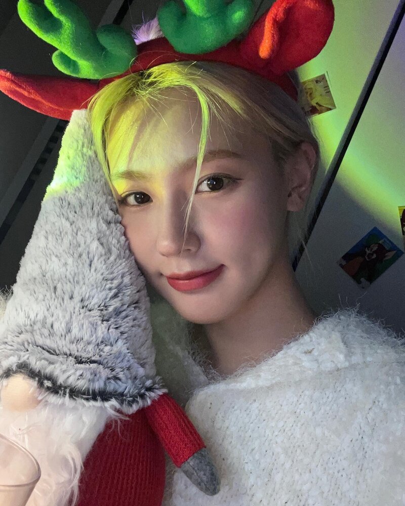 221225 (G)I-DLE Miyeon Instagram Update | kpopping