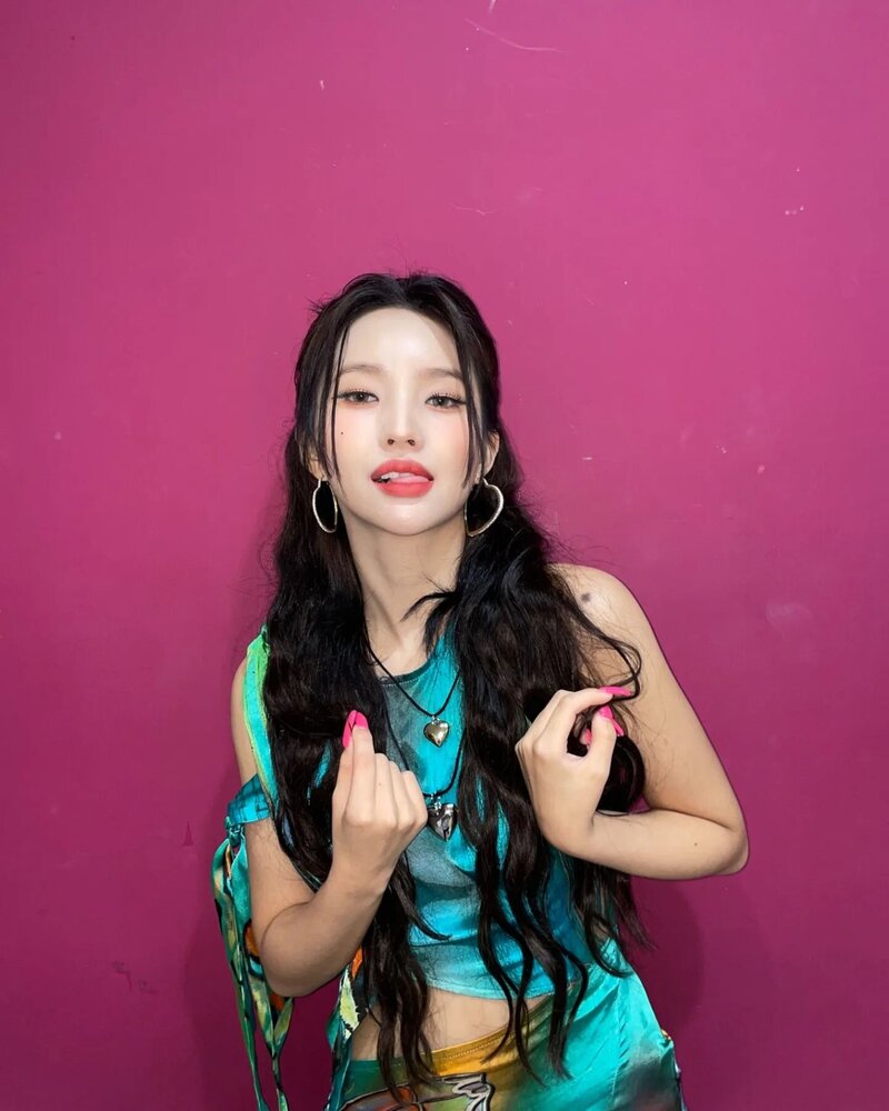 230527 - (G)I-DLE Soyeon Instagram Update | kpopping
