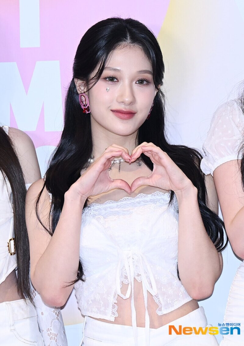 230810 fromis_9 Seoyeon at 2023 K Global Heart Dream Awards documents 1