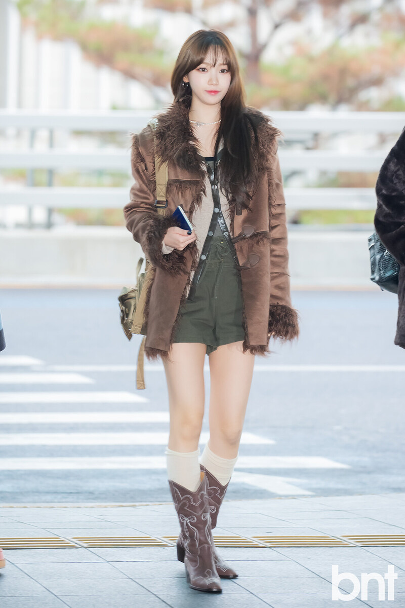 240104 LE SSERAFIM Chaewon - ICN Airport documents 2