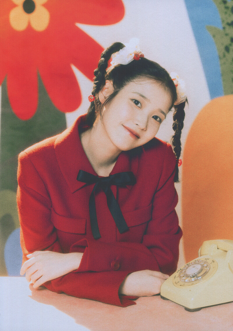 IU - 5th Official ‘UAENA’ Fanclub Kit [SCANS] documents 2