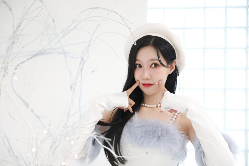 August 26, 2022 Dreamcatcher Naver Post - Handong 'Winter' Special Clip