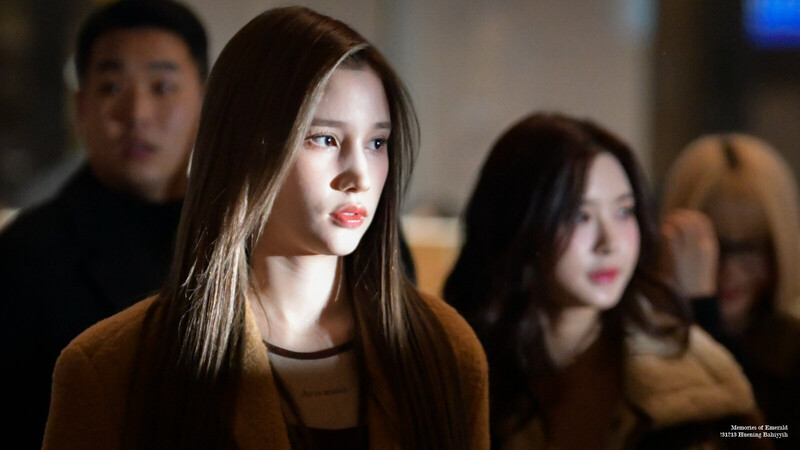 231213 Kep1er Bahiyyih at Incheon International Airport documents 5