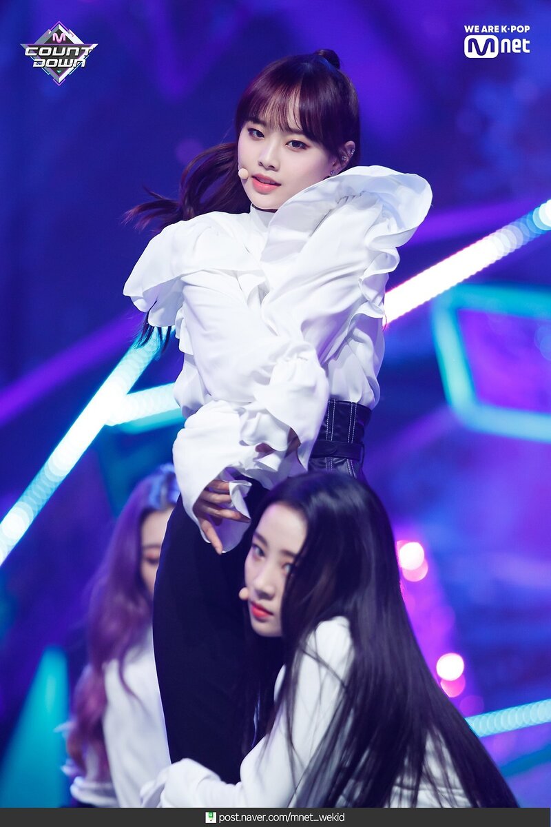 190221 LOONA - 'Butterfly' at M COUNTDOWN documents 1