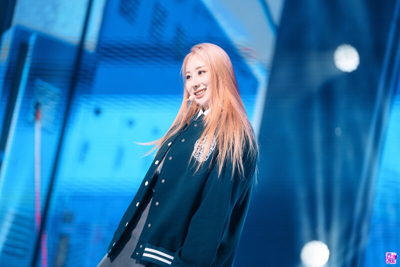 230416 LEE CHAE YEON - 'KNOCK' at Inkigayo documents 2