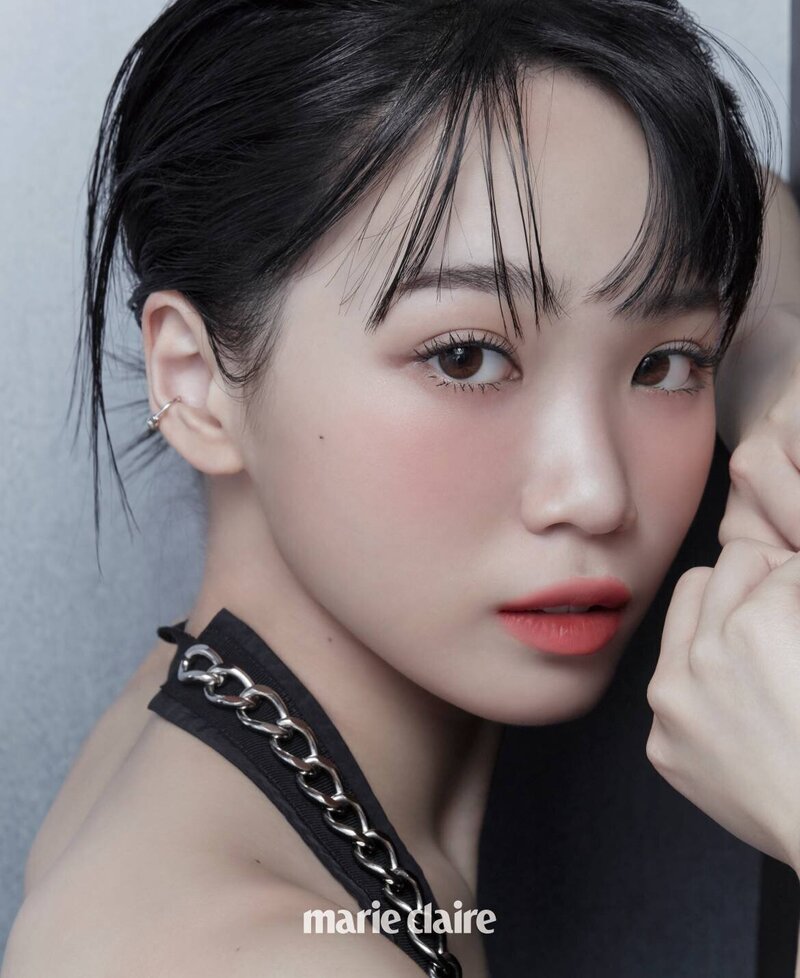 LE SSERAFIM CHAEWON for MARIE CLAIRE Korea x MAKEUP FOREVER March Issue 2023 documents 6