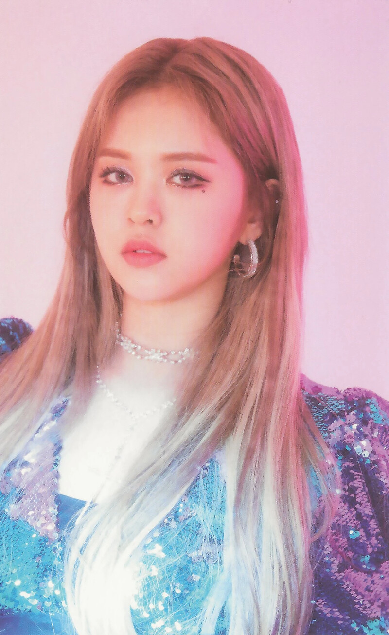 [SCAN] Everglow 2nd Mini Album "-77.82X-78.29" Postcards documents 12