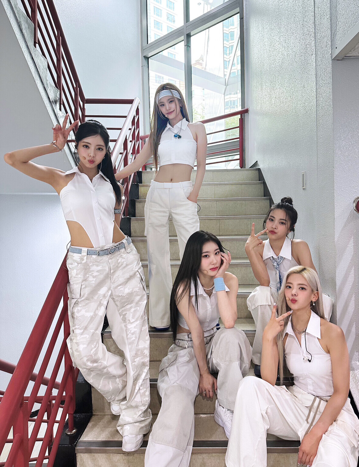 230813 - ITZY Twitter Update | kpopping