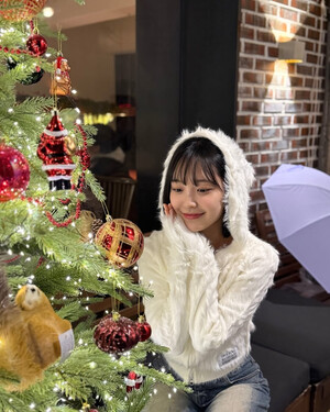 241222 - LIGHTSUM Instagram Update with YUJEONG