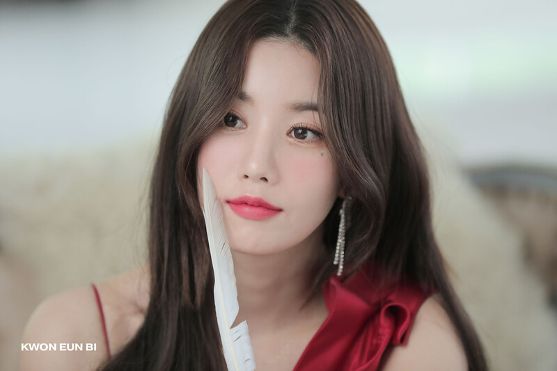 220623 Woollim Naver - Kwon Eunbi - 'Secret Doors' Behind documents 18