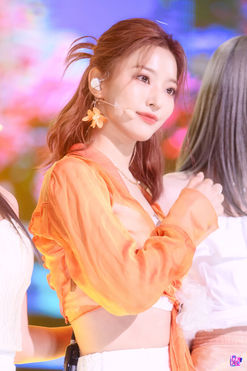 220710 fromis_9 Saerom - 'Stay This Way' at Inkigayo | kpopping