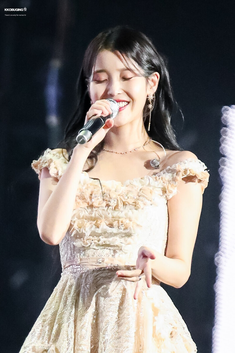 220917 IU - 'The Golden Hour' Concert documents 9