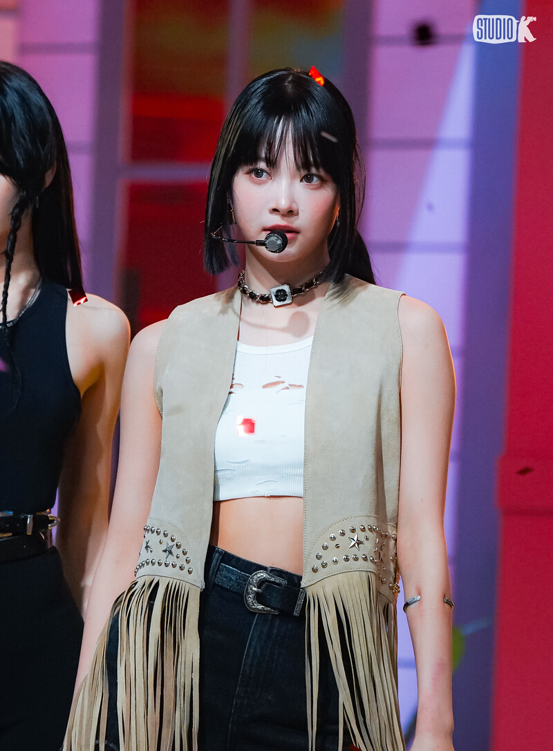 230505 LE SSERAFIM Eunchae - 'Unforgiven' at Music Bank documents 1