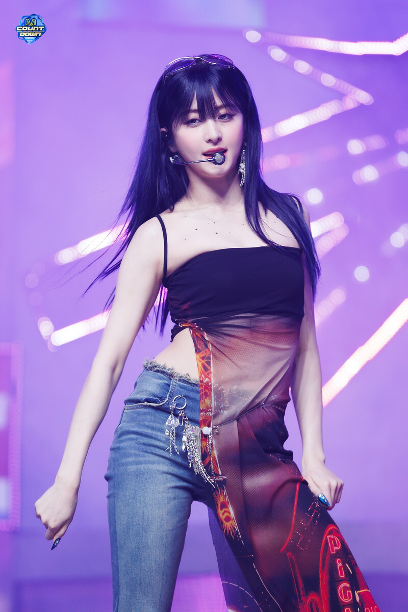 240905 LE SSERAFIM Yunjin - 'CRAZY' + '1-800-hot-n-fun' at M COUNTDOWN documents 4