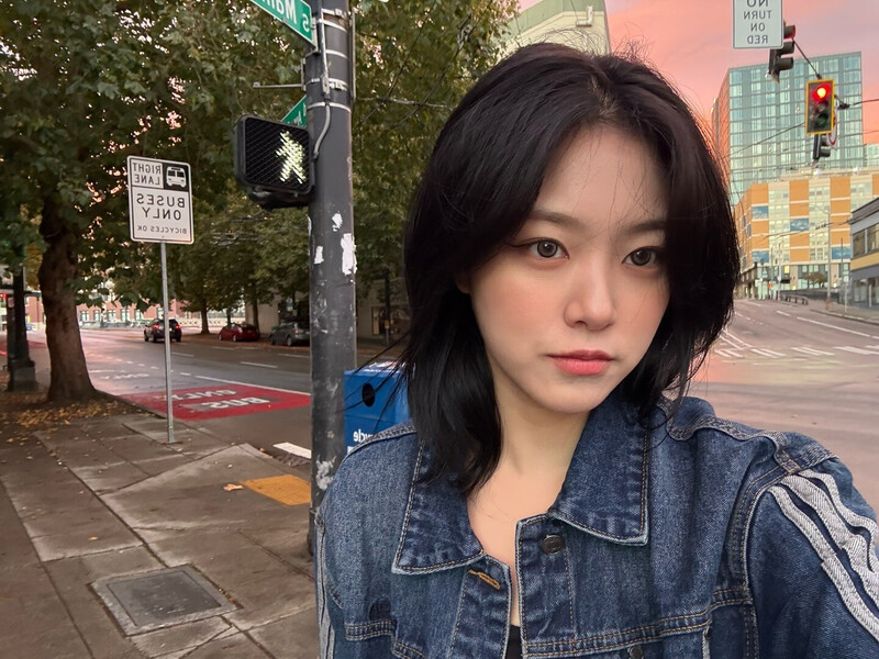 241021 Hyunjin Instagram Update documents 2