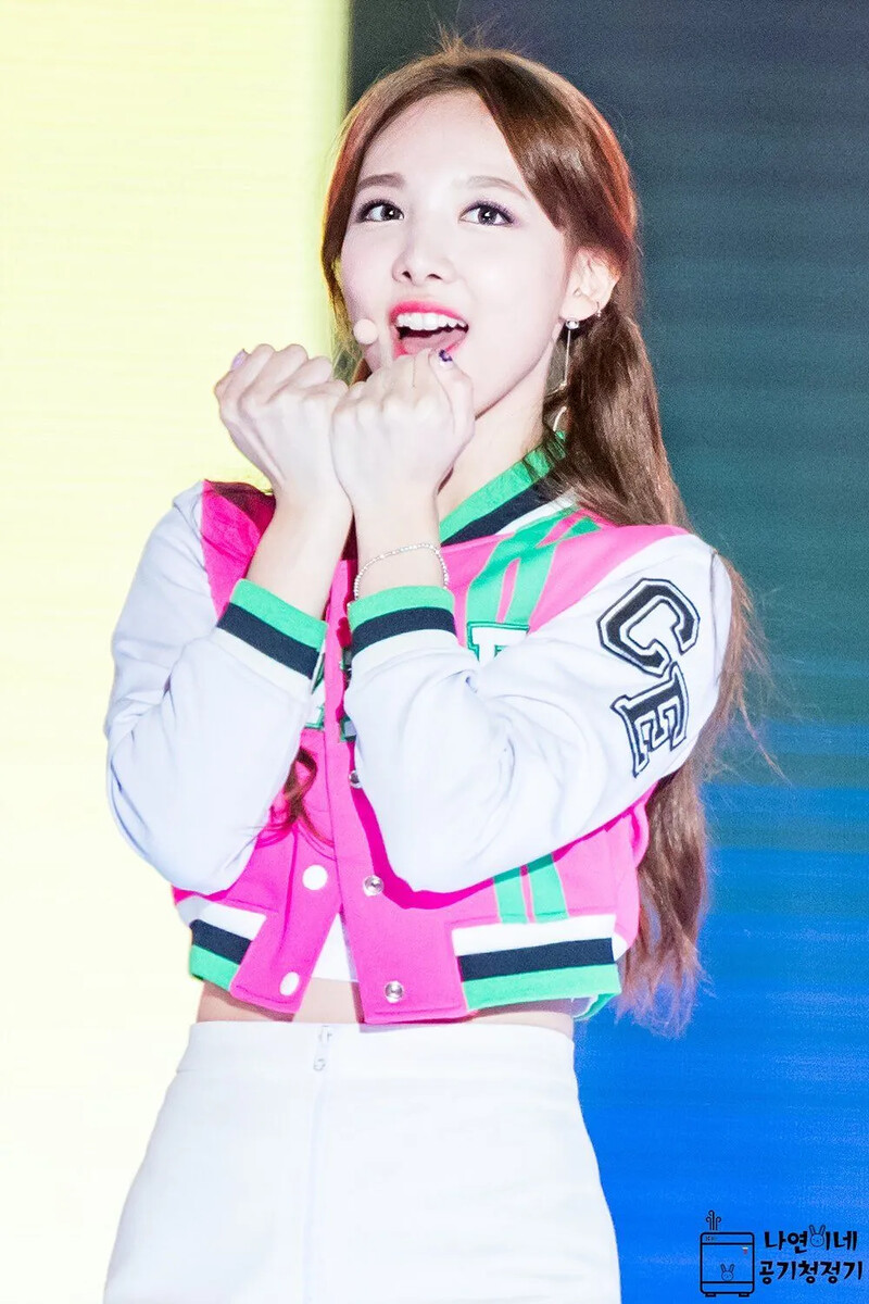 Nayeon_Cleaner Cu3RQyPVIAAdqA9  20161015.jpg