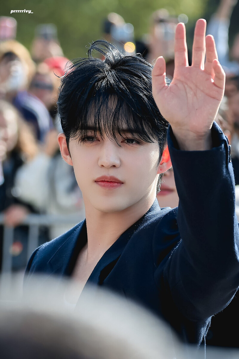 240927 SEVENTEEN S.Coups - LOEWE Paris Fashion Week documents 20