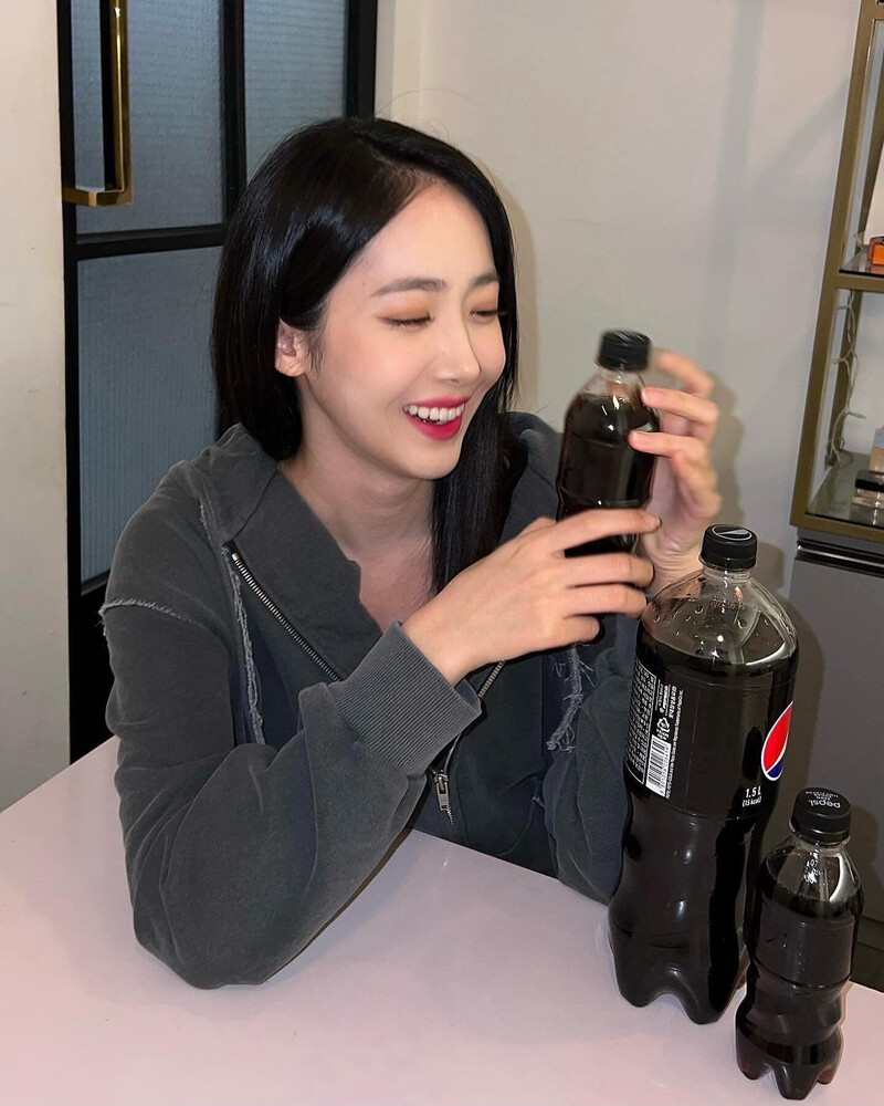 211122 VIVIZ SinB Instagram Update documents 4