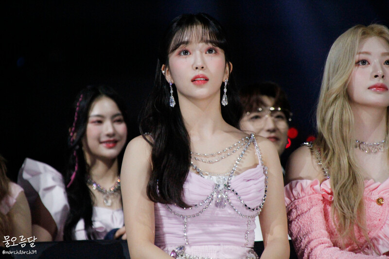 221126 STAYC Sumin at Melon Music Awards documents 7