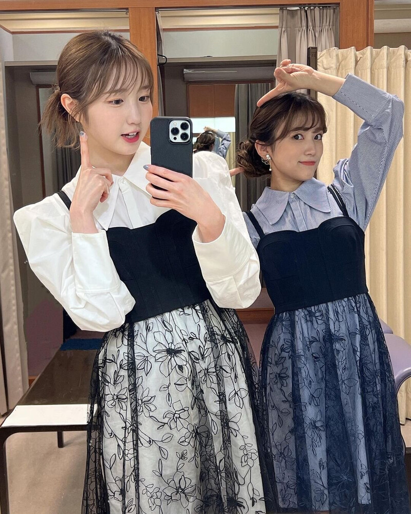 230509 Hitomi Instagram Update + With Nako documents 4